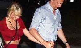 有网友爆料男生舞蹈视频,舞姿翩翩展现青春风采